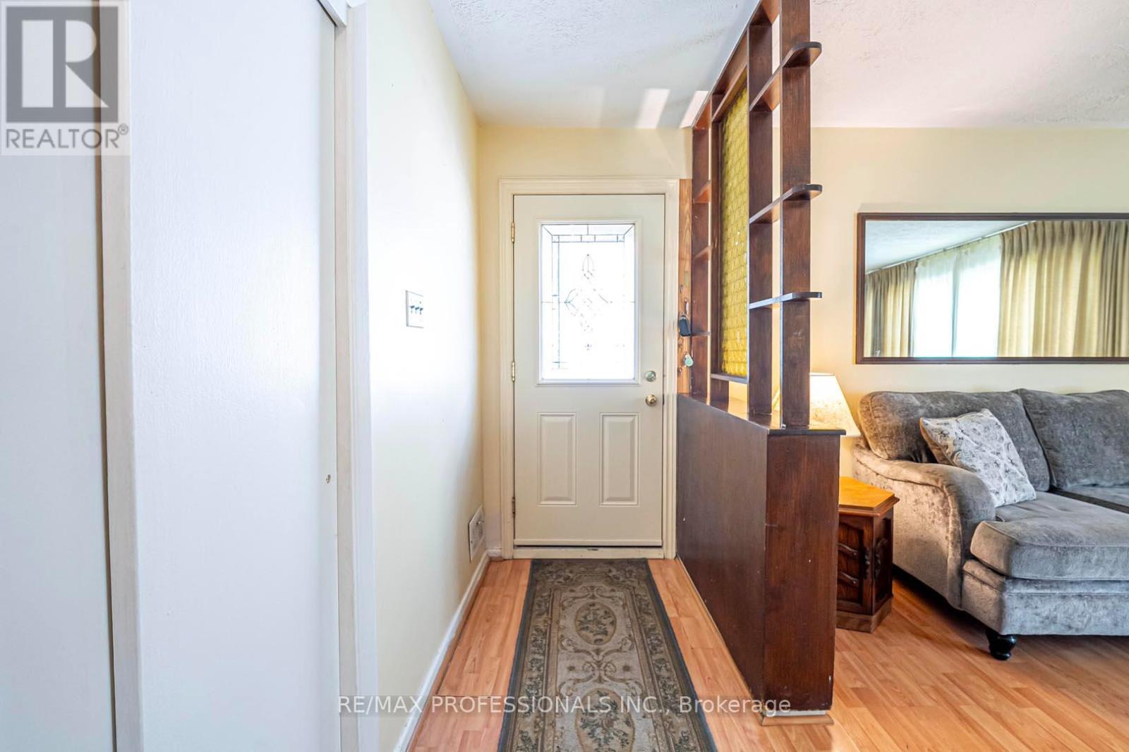 7638 Redstone Road, Mississauga, Ontario  L4T 2B9 - Photo 10 - W12181611