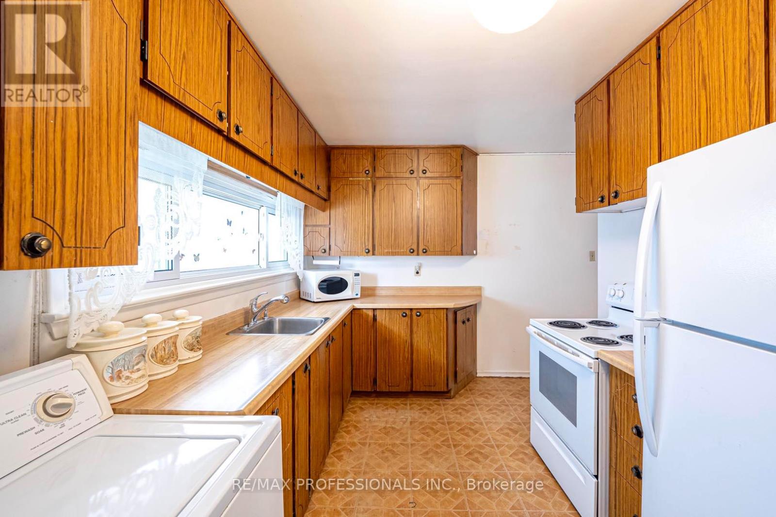 7638 Redstone Road, Mississauga, Ontario  L4T 2B9 - Photo 14 - W12181611