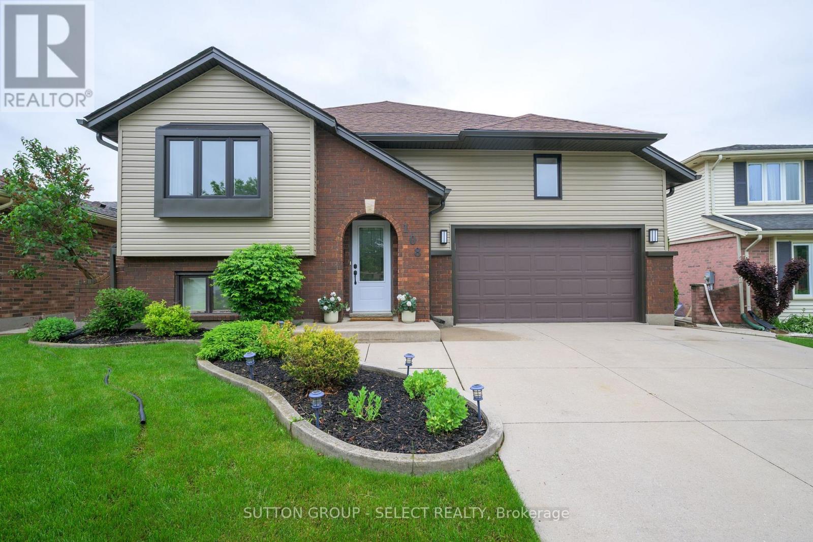108 Golfdale Crescent, London South, Ontario  N6C 5P5 - Photo 1 - X12202968