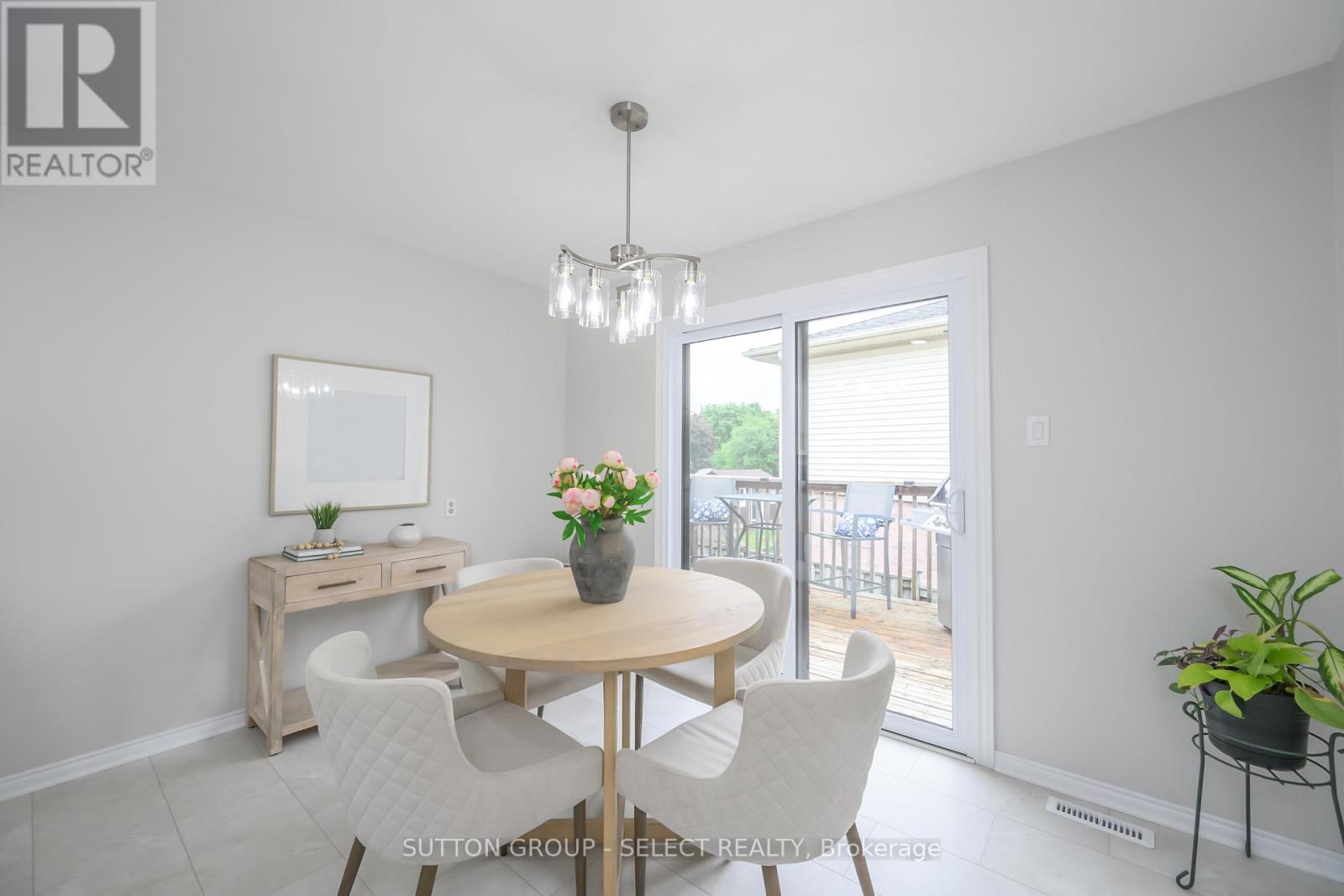 108 Golfdale Crescent, London South, Ontario  N6C 5P5 - Photo 10 - X12202968