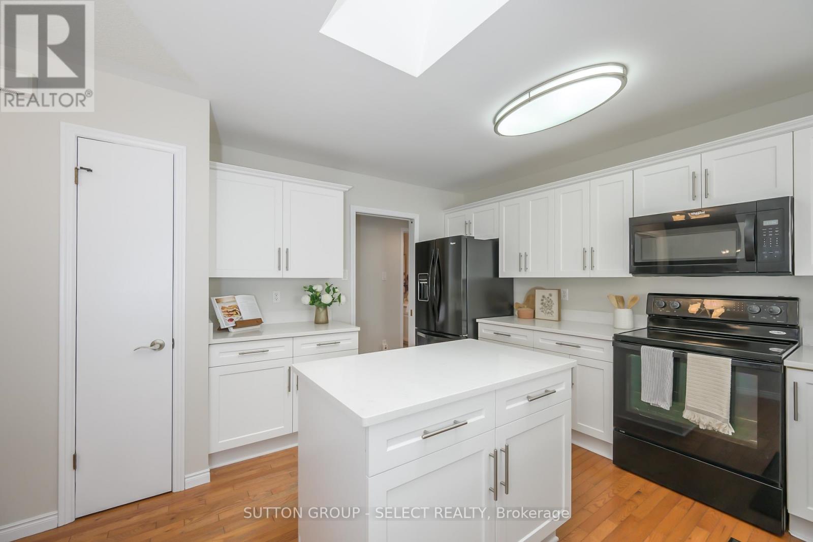 108 Golfdale Crescent, London South, Ontario  N6C 5P5 - Photo 6 - X12202968