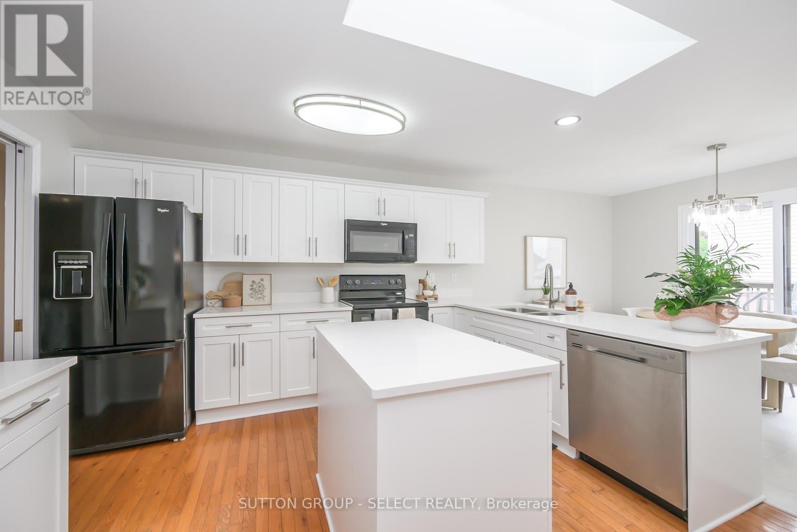 108 Golfdale Crescent, London South, Ontario  N6C 5P5 - Photo 7 - X12202968