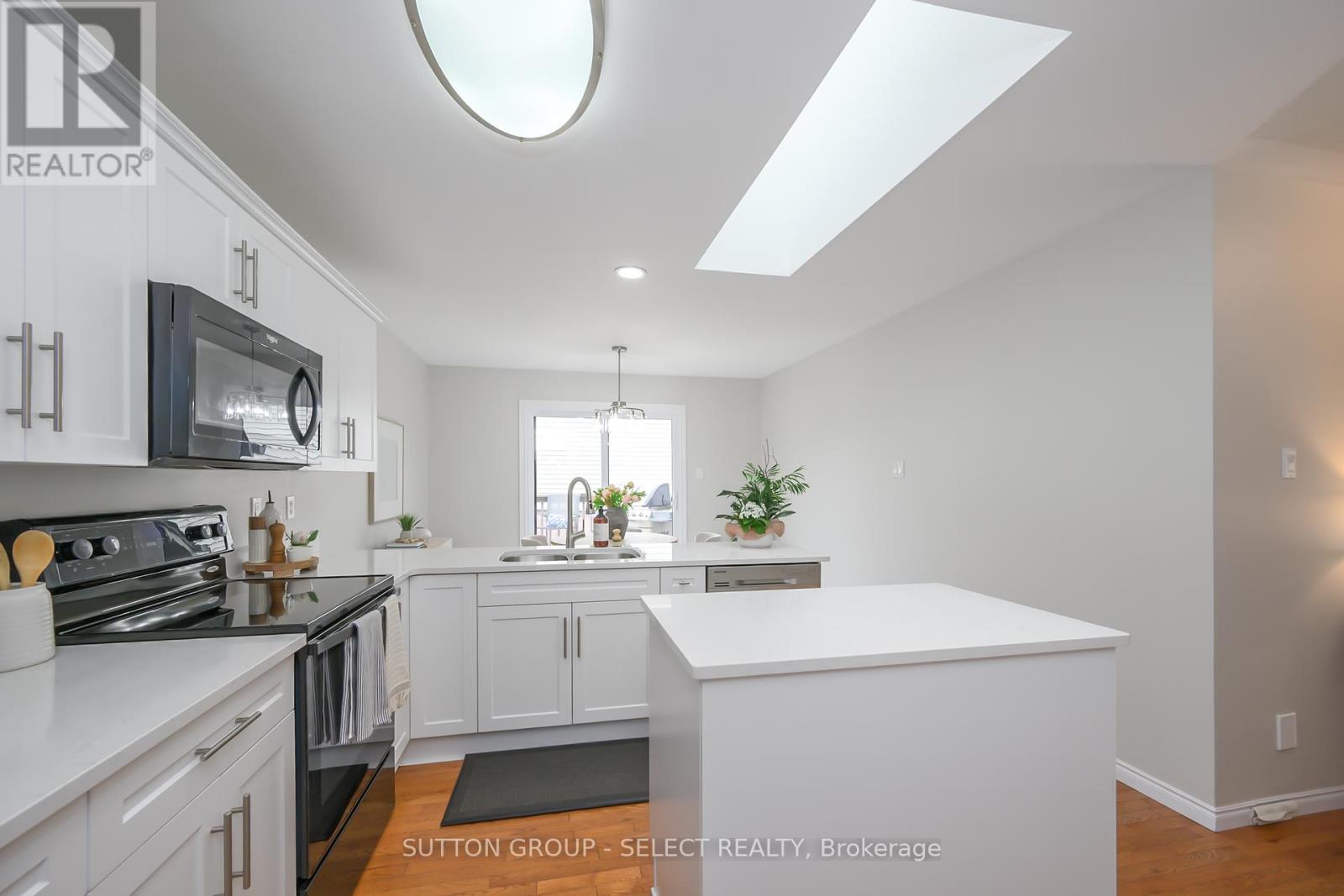 108 Golfdale Crescent, London South, Ontario  N6C 5P5 - Photo 8 - X12202968