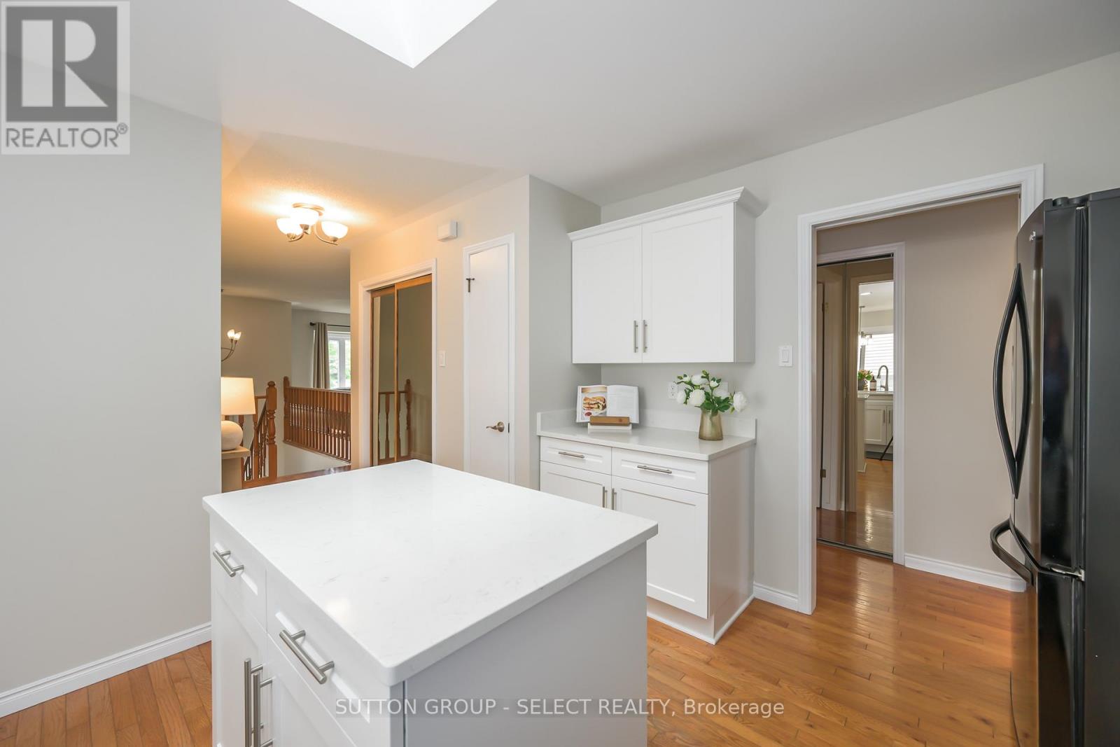 108 Golfdale Crescent, London South, Ontario  N6C 5P5 - Photo 9 - X12202968