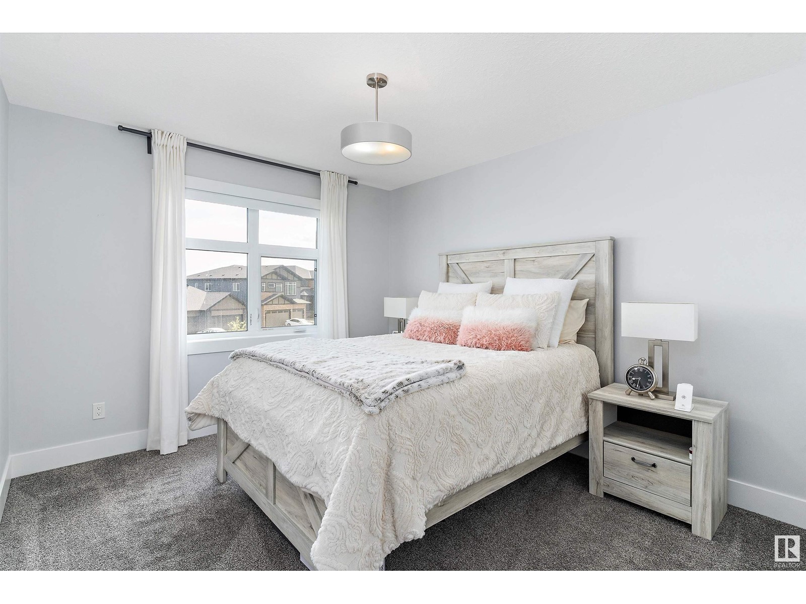 Property at 3907 47 AV image 5
