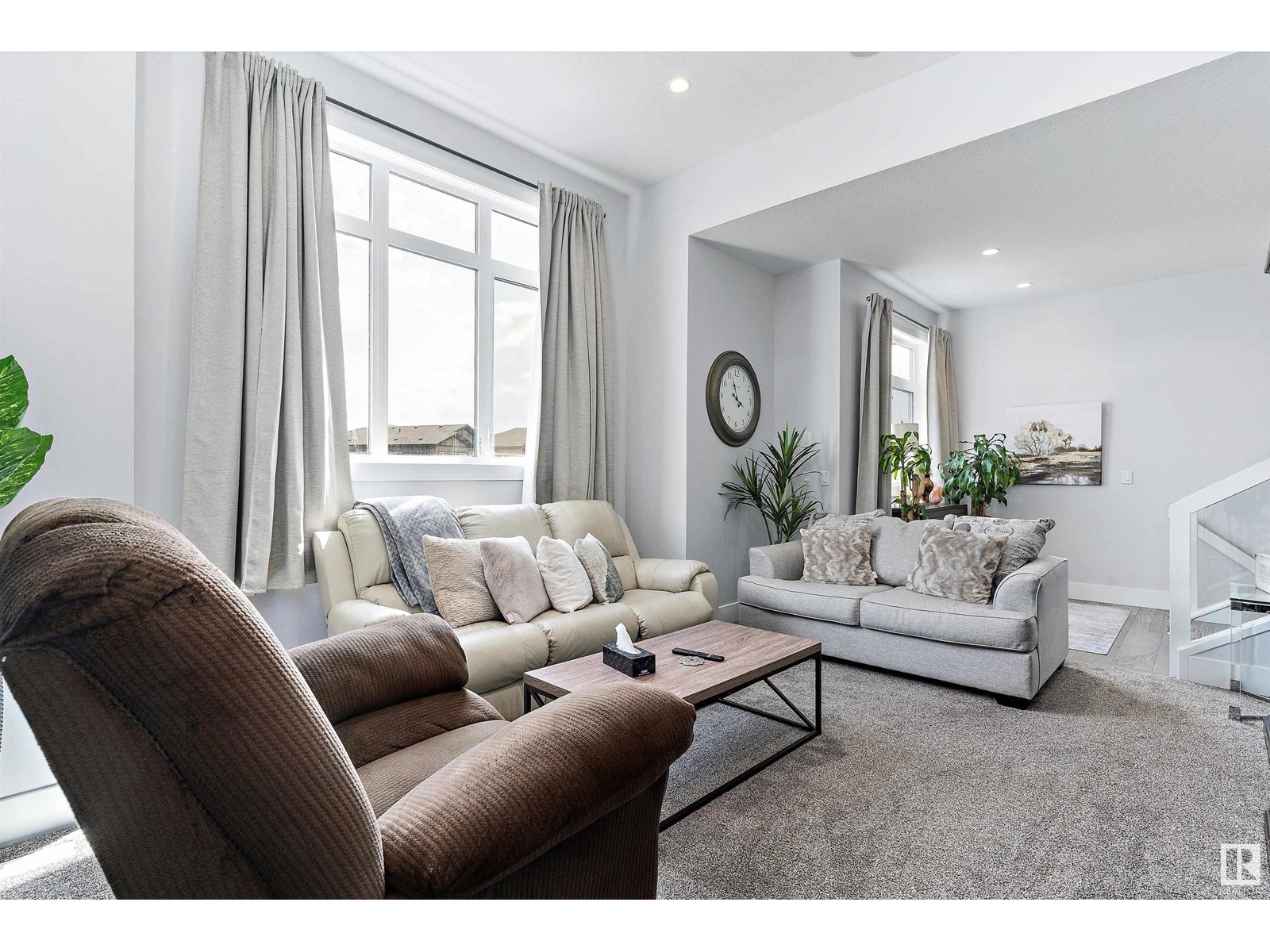 Property at 3907 47 AV image 3