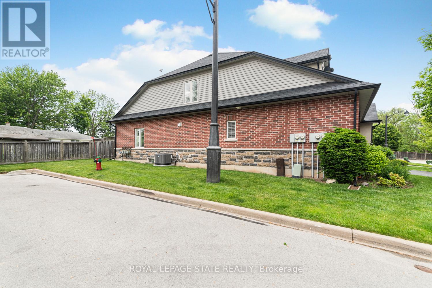 114 Toulon Avenue, Hamilton, Ontario  L9K 1L5 - Photo 5 - X12202702