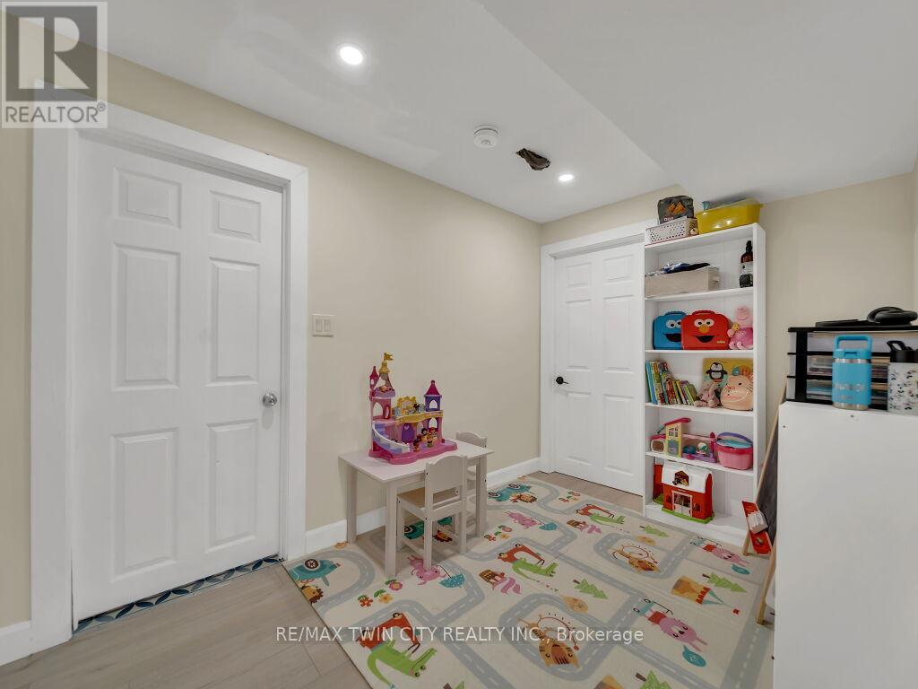 75 Bettley Crescent, Kitchener, Ontario  N2B 2N7 - Photo 28 - X12202755