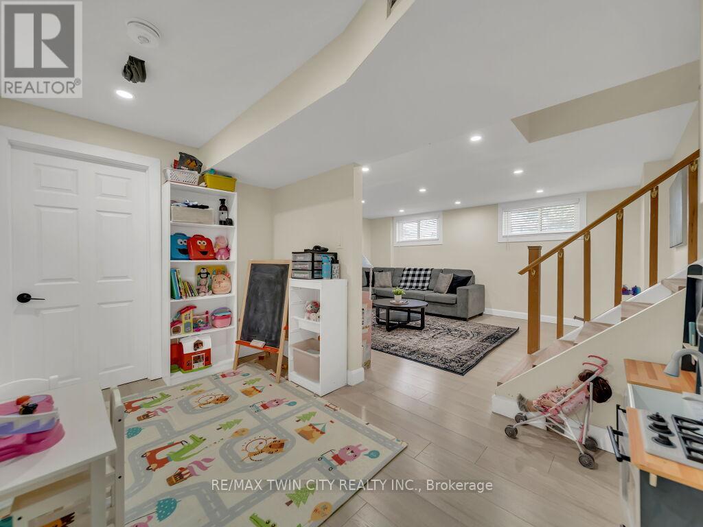 75 Bettley Crescent, Kitchener, Ontario  N2B 2N7 - Photo 29 - X12202755