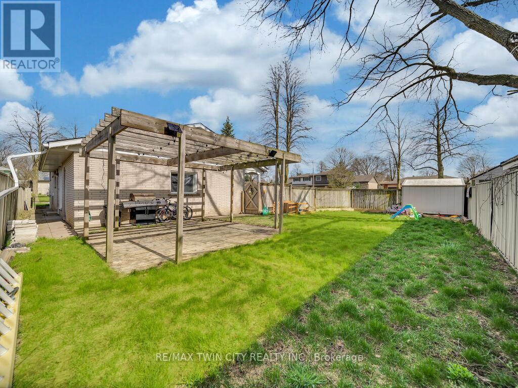 75 Bettley Crescent, Kitchener, Ontario  N2B 2N7 - Photo 34 - X12202755