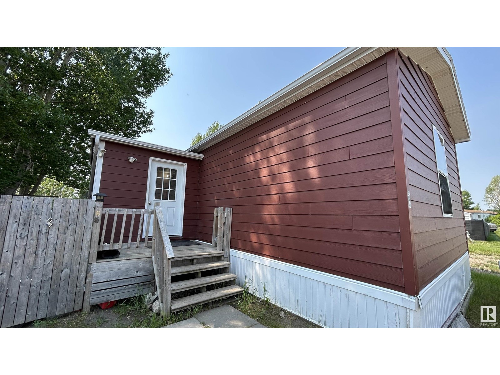 Property at 50 5508 55 ST image 3