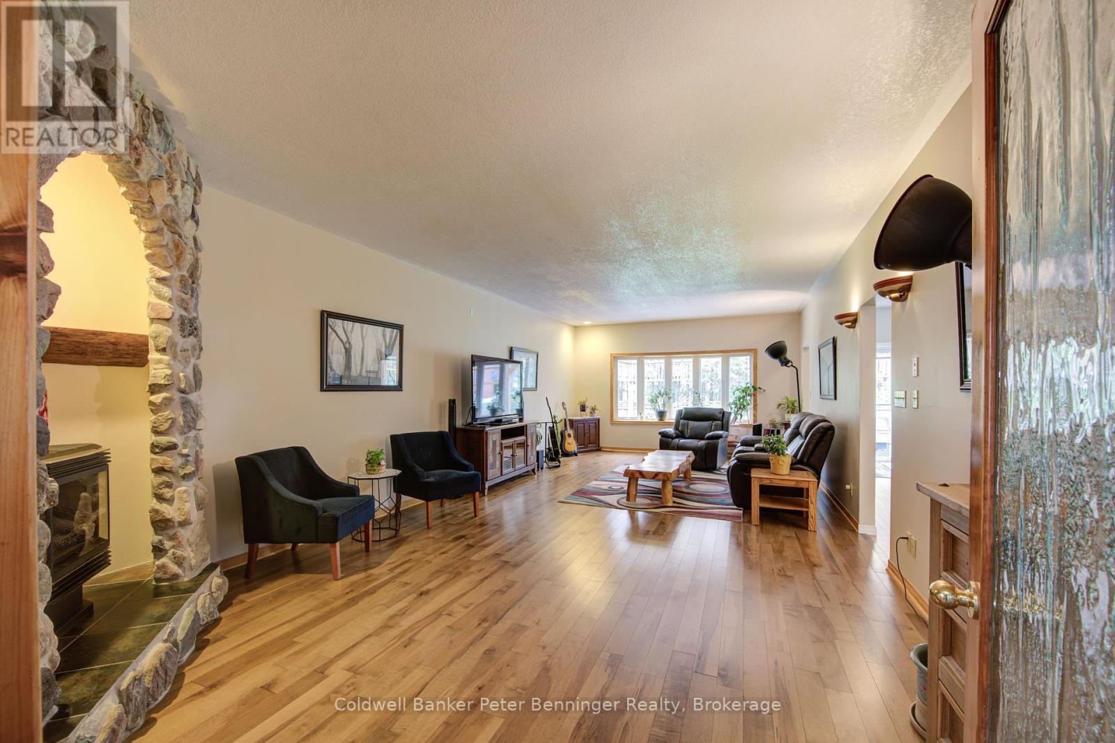 35 George Street, Blandford-Blenheim (Bright), Ontario  N0J 1B0 - Photo 6 - X12200925