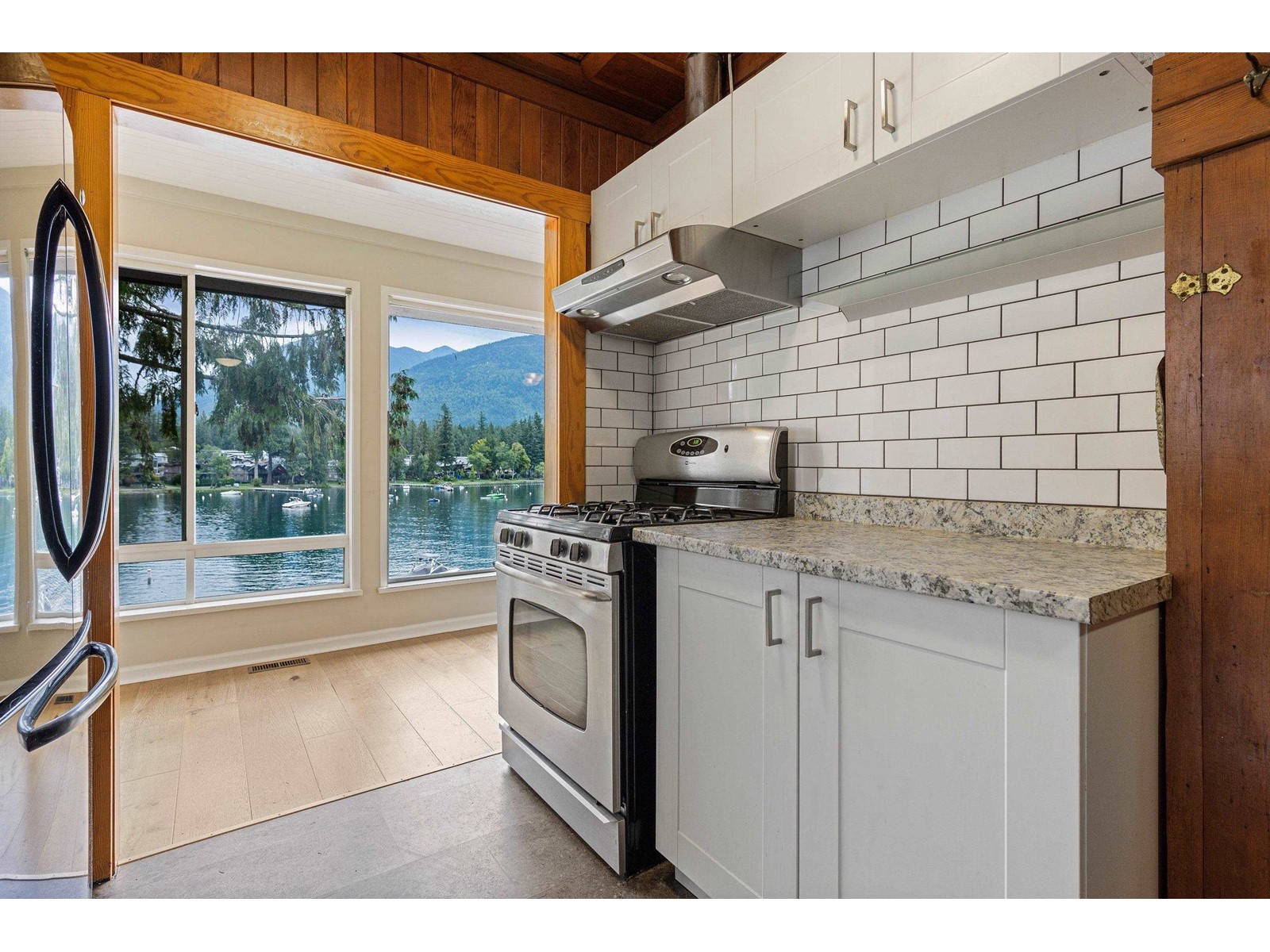 Property at 36 LAKESHORE DRIVE image 3