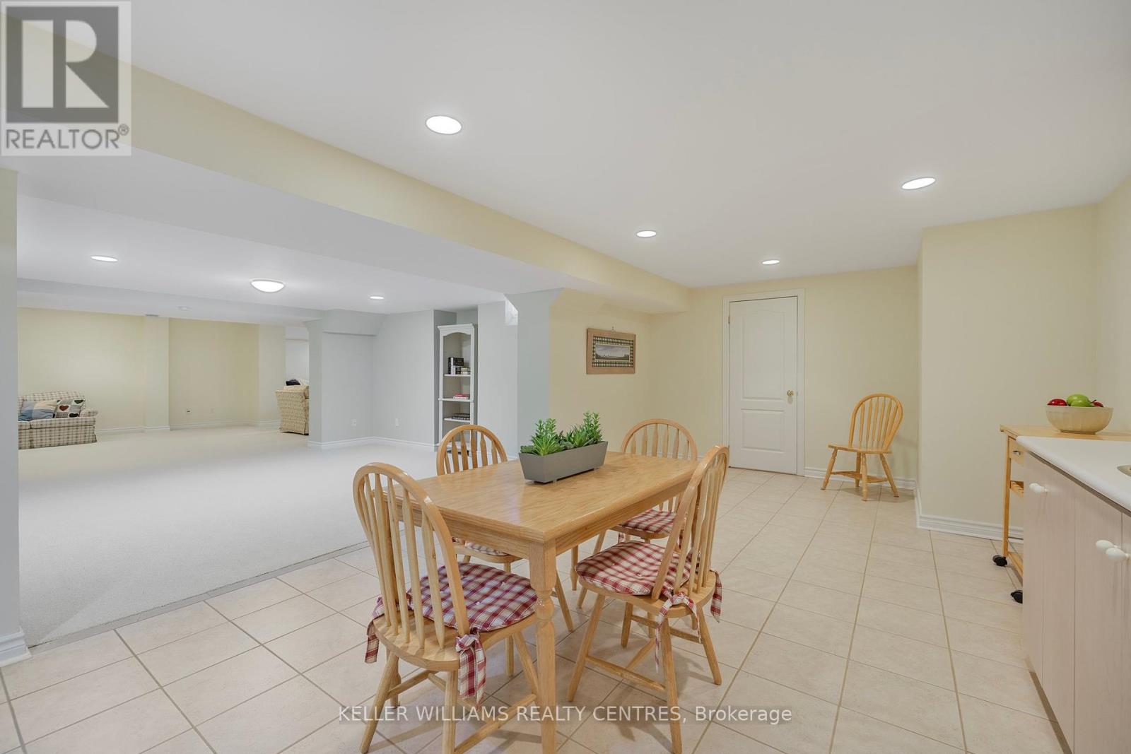 795 Foxcroft Boulevard, Newmarket, Ontario  L3X 1M8 - Photo 33 - N12136203