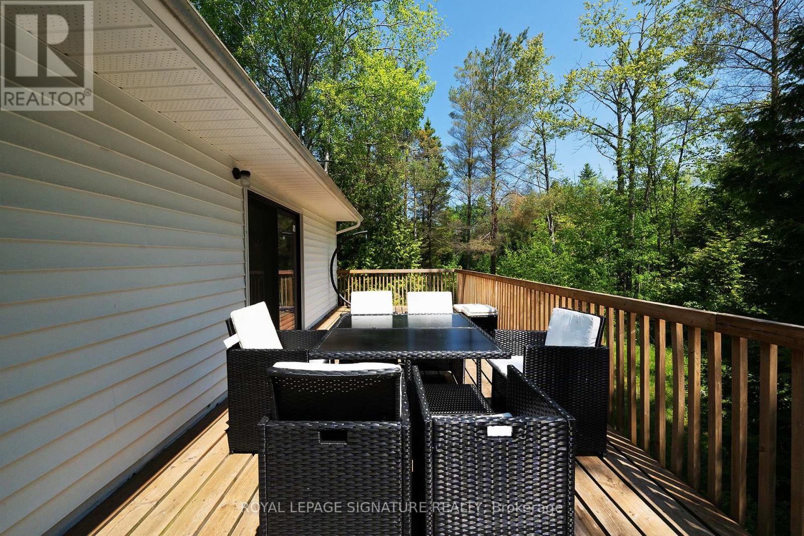 20 Hillview Crescent, Springwater, Ontario  L0L 1X0 - Photo 16 - S12144180