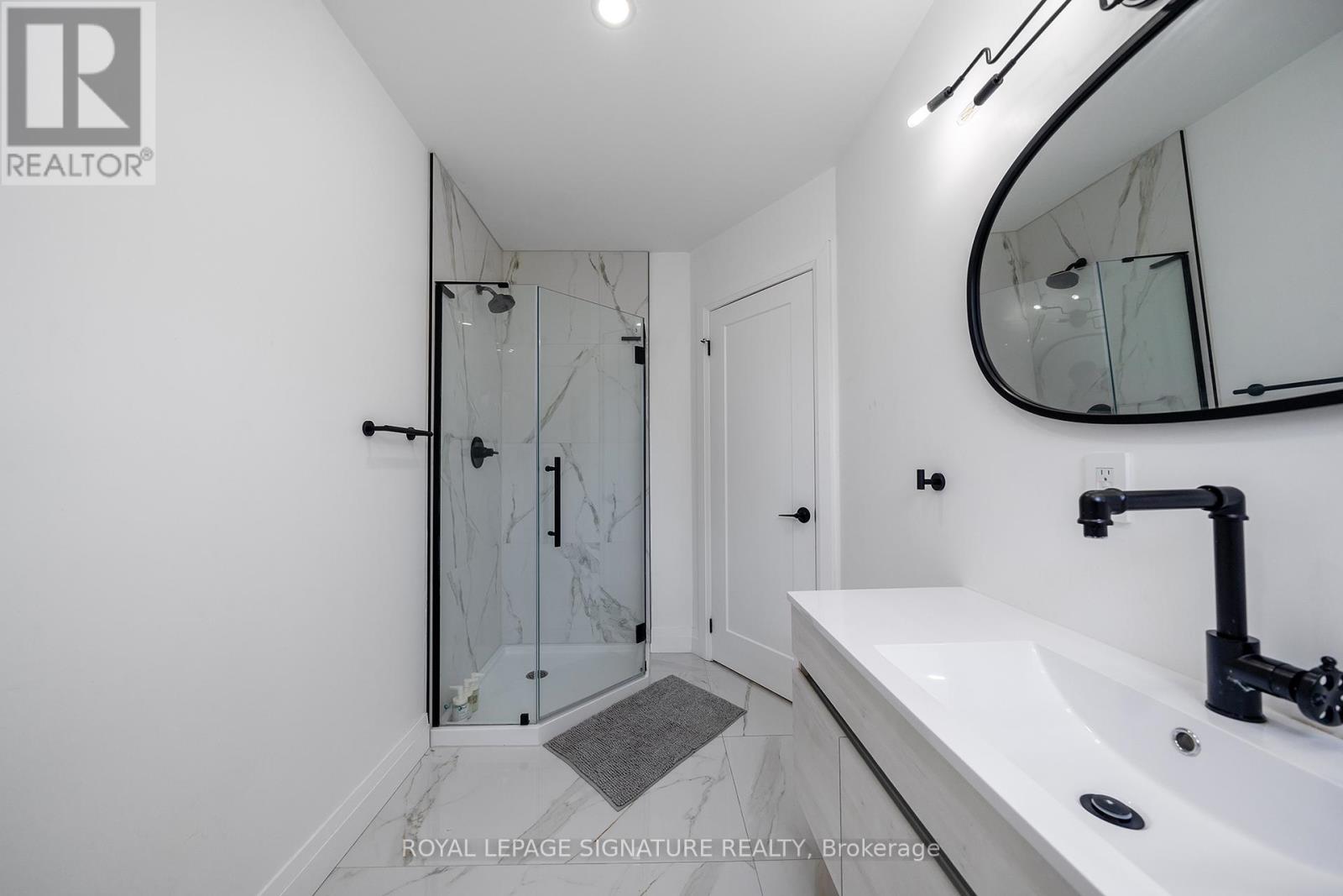 20 Hillview Crescent, Springwater, Ontario  L0L 1X0 - Photo 13 - S12144180