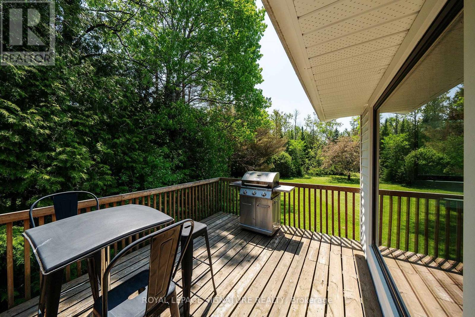20 Hillview Crescent, Springwater, Ontario  L0L 1X0 - Photo 17 - S12144180
