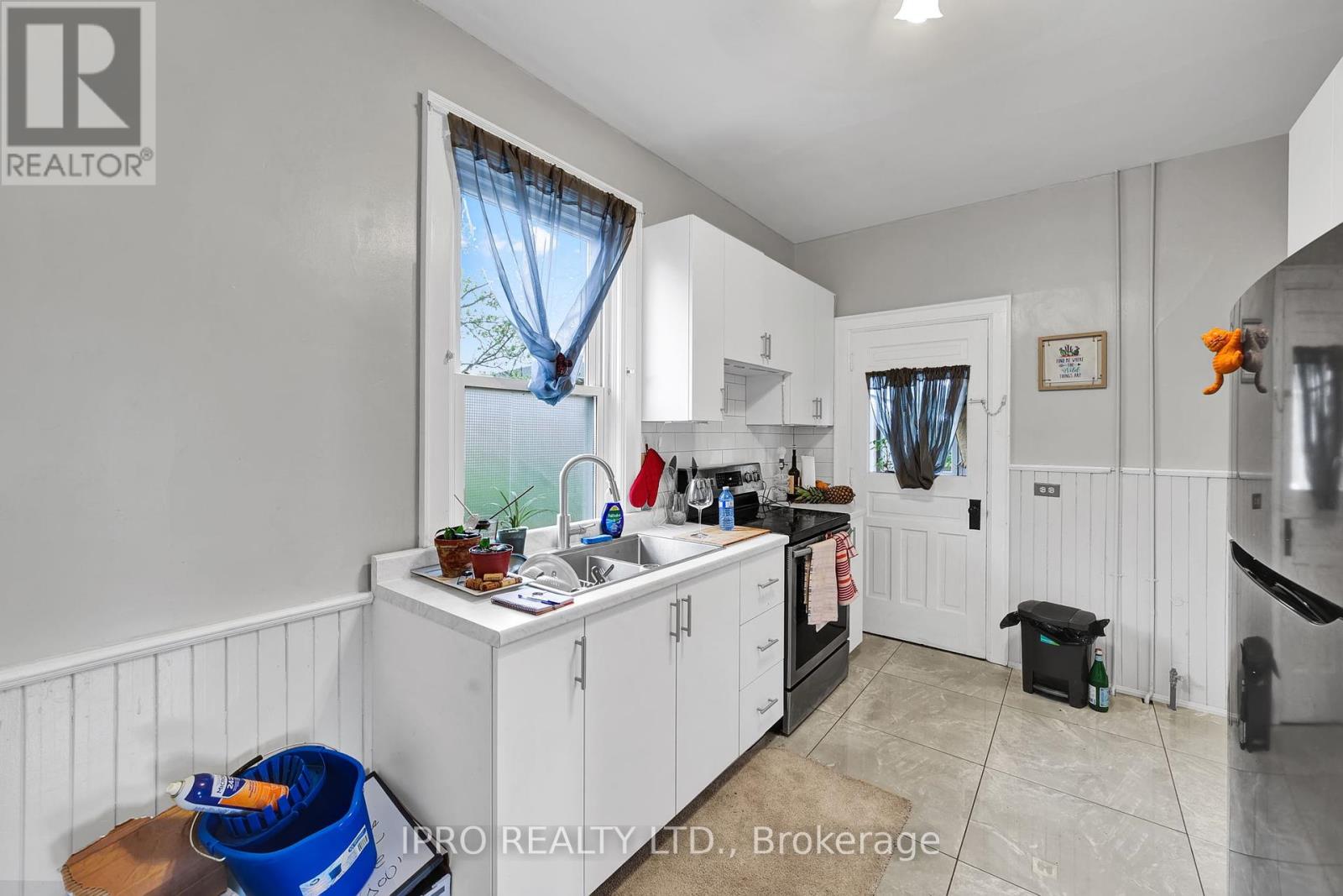 243 Dunlop Street E, Barrie, Ontario  L4M 1B6 - Photo 10 - S12202700