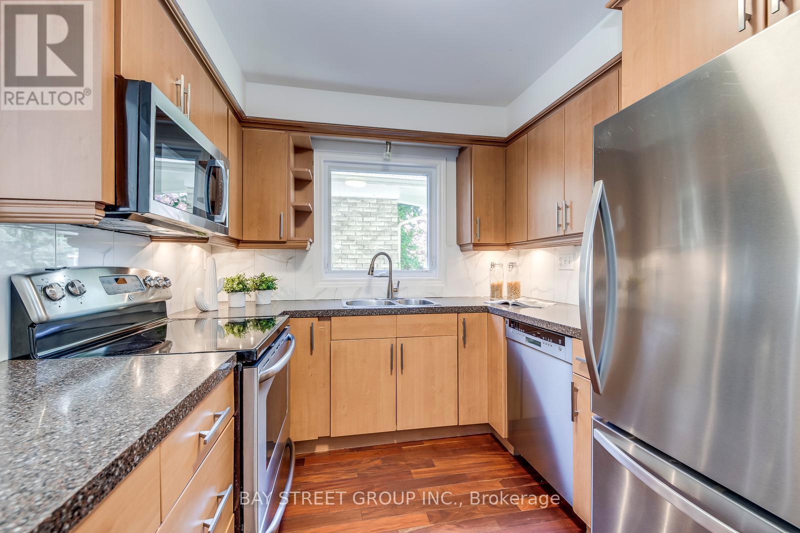 130 All Saints Crescent, Oakville, Ontario  L6J 5Y7 - Photo 17 - W12152916