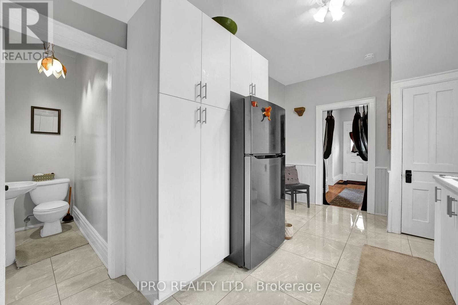 243 Dunlop Street E, Barrie, Ontario  L4M 1B6 - Photo 11 - S12202700