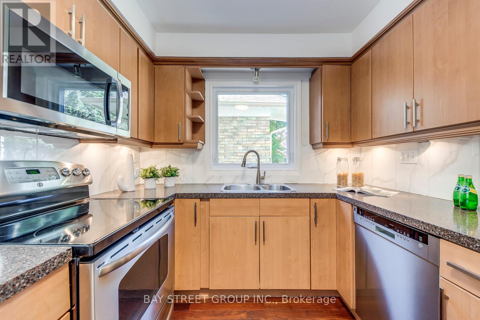 130 All Saints Crescent, Oakville, Ontario  L6J 5Y7 - Photo 18 - W12152916
