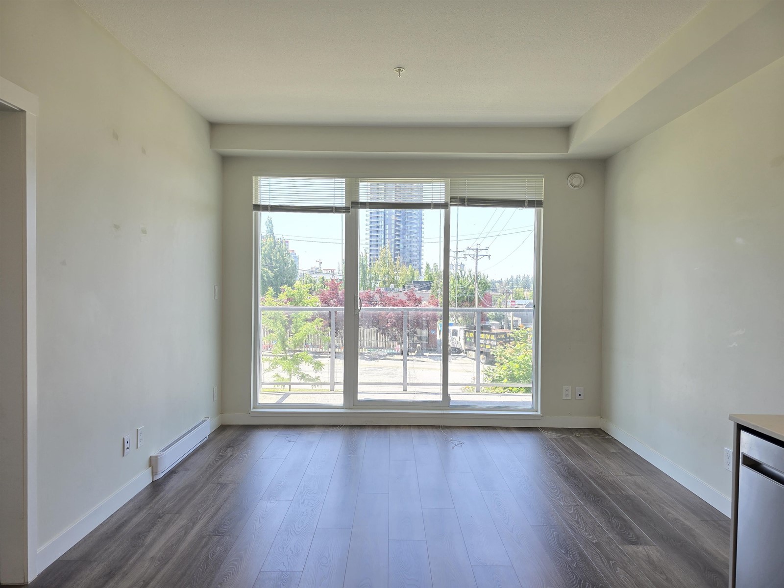 204 10838 Whalley Boulevard, Surrey, British Columbia  V3R 0G8 - Photo 5 - R2999245