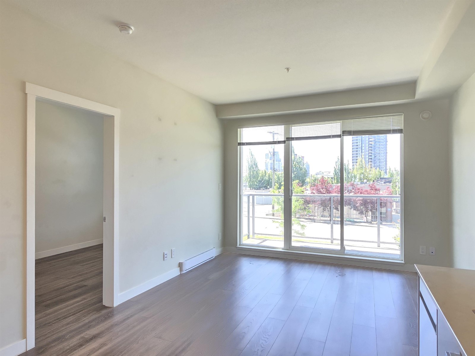 204 10838 Whalley Boulevard, Surrey, British Columbia  V3R 0G8 - Photo 2 - R2999245