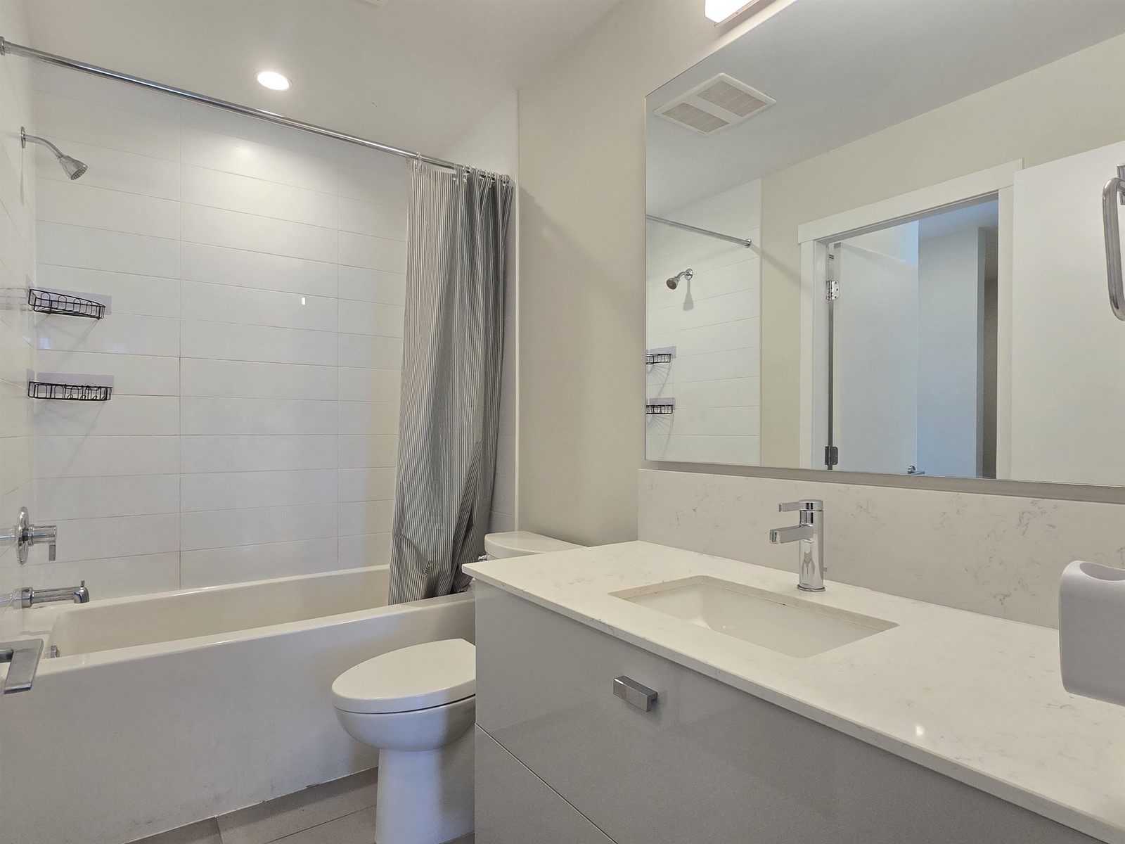 204 10838 Whalley Boulevard, Surrey, British Columbia  V3R 0G8 - Photo 13 - R2999245