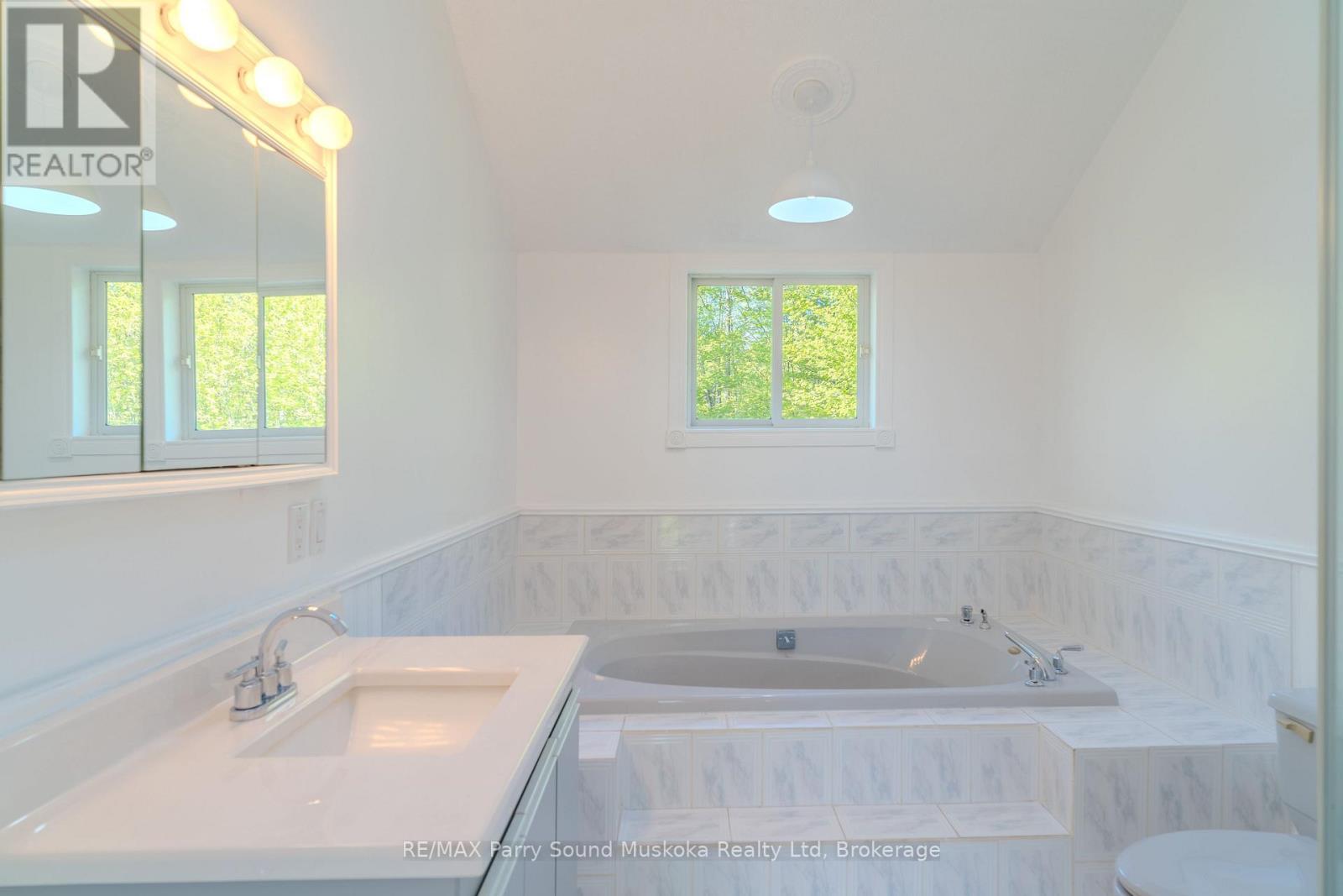 17 Harriet Street, Mckellar, Ontario  P0G 1C0 - Photo 11 - X12202840