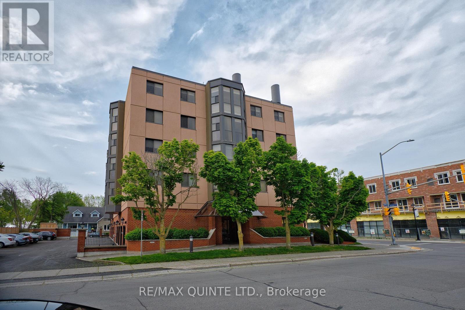 Property at 401 - 1 QUEEN STREET image 3