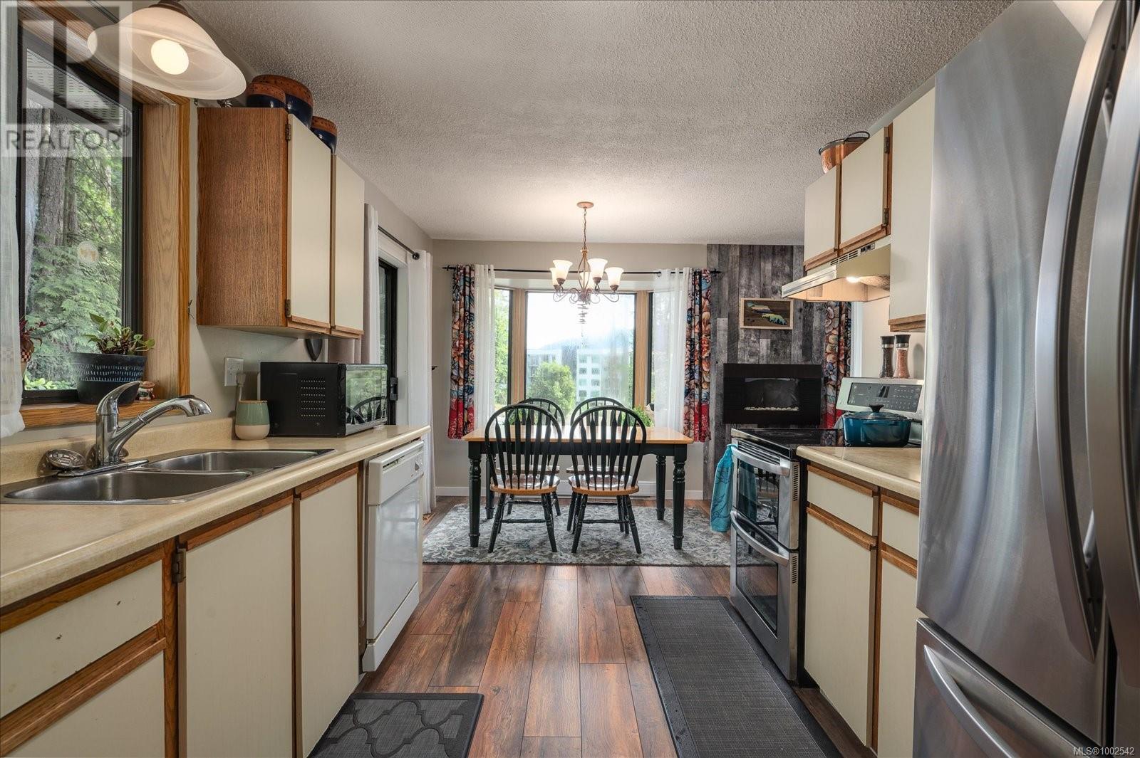 Property at 6064 Nelson Rd image 4