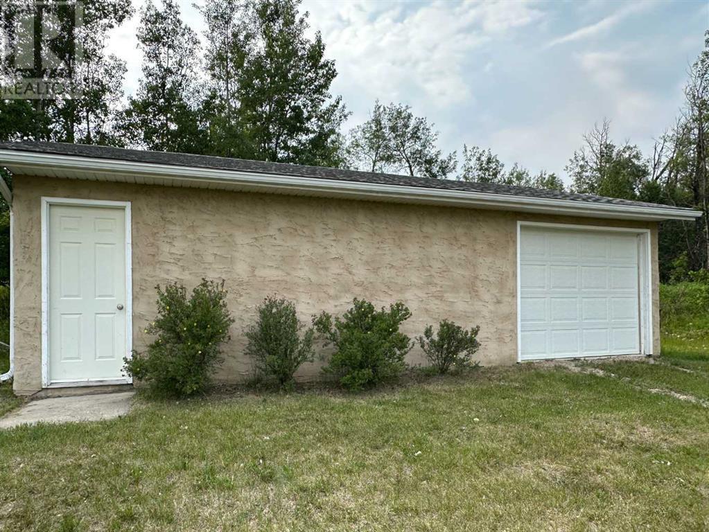 255041 Township Road 424, Rural Ponoka County, Alberta  T4J 1R3 - Photo 3 - A2227800
