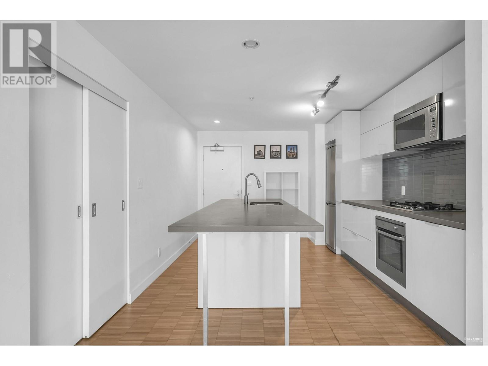 Property at 1707 108 W CORDOVA STREET image 2