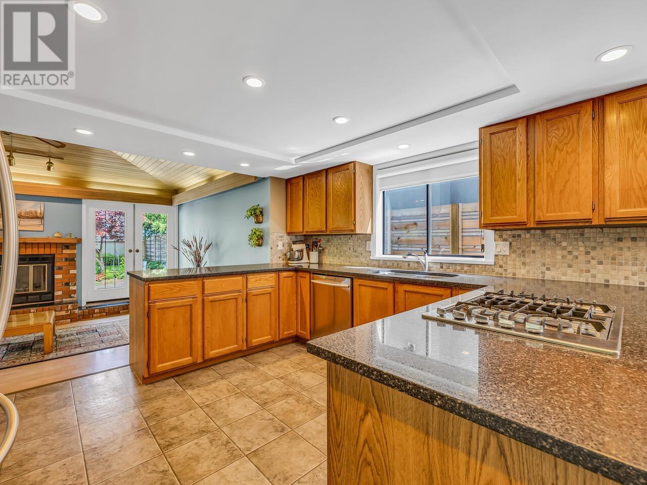 735 Sprice Avenue, Coquitlam, British Columbia  V3J 2P2 - Photo 11 - R3001228