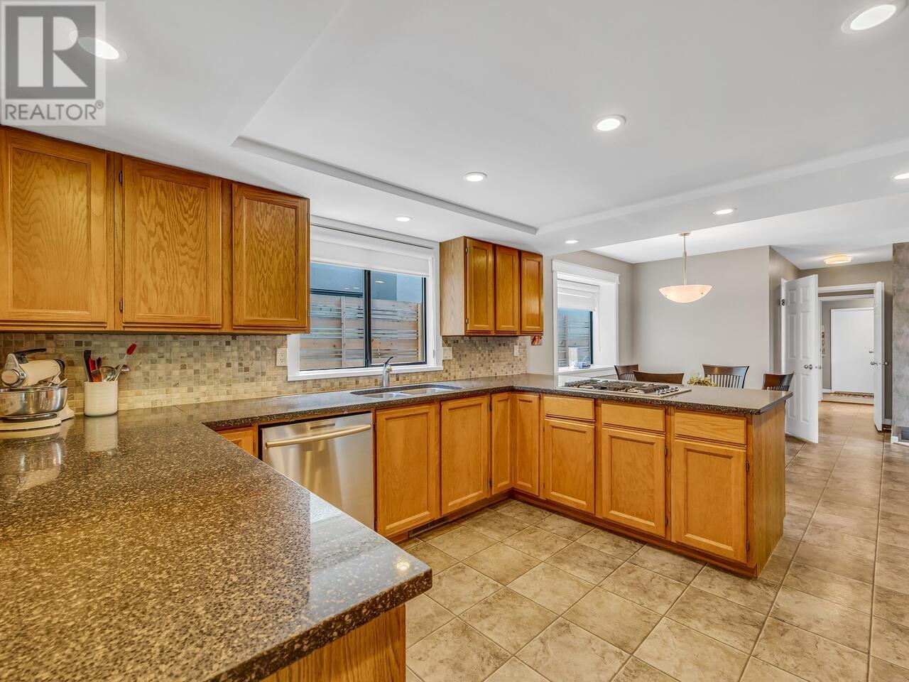 735 Sprice Avenue, Coquitlam, British Columbia  V3J 2P2 - Photo 9 - R3001228