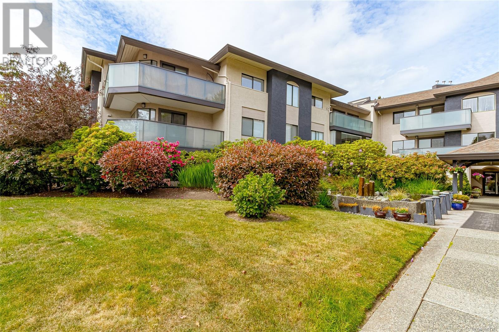 104 3900 Shelbourne St, Saanich, British Columbia  V8P 4H8 - Photo 2 - 1001395