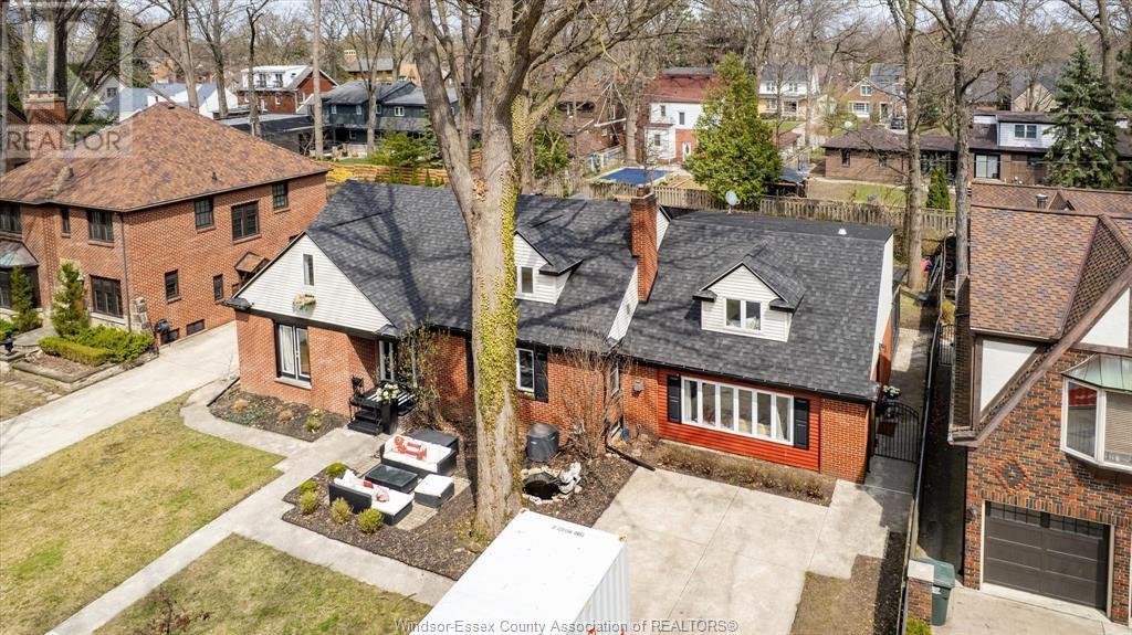 MLS# 25014382: 2464 GLADSTONE, Windsor, Canada