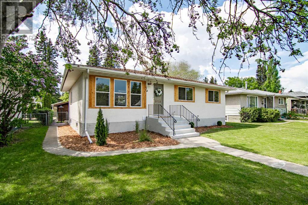 3928 43 Avenue, Red Deer, Alberta  T4N 3B9 - Photo 2 - A2227466