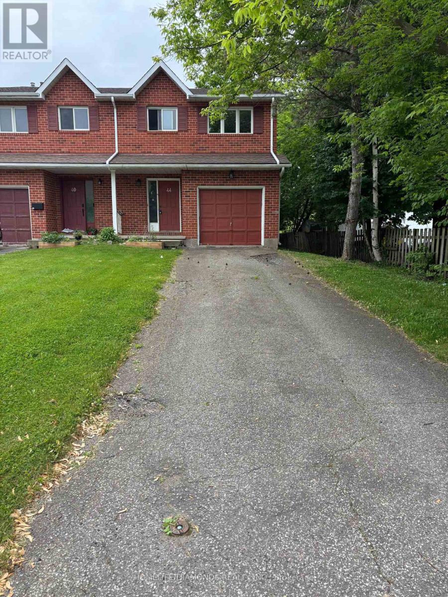 44 Nelson Trail, Welland, Ontario  L3C 3V4 - Photo 1 - X12194815