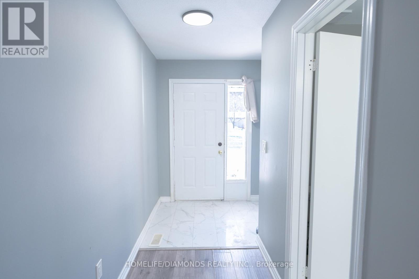 44 Nelson Trail, Welland, Ontario  L3C 3V4 - Photo 2 - X12194815