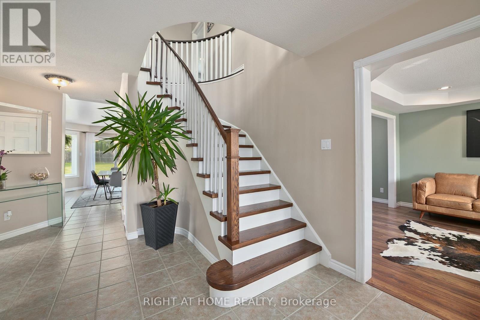 30 Ruffet Drive, Barrie, Ontario  L4N 0P1 - Photo 5 - S12202835