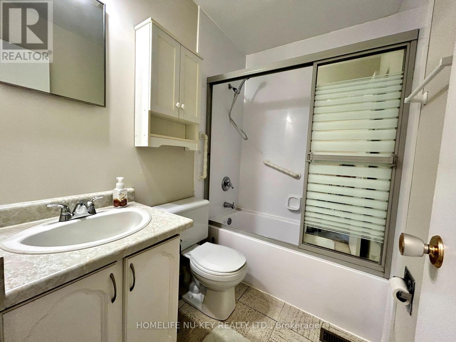 D4 - 63 Ferris Lane, Barrie, Ontario  L4M 5C4 - Photo 16 - S12202929