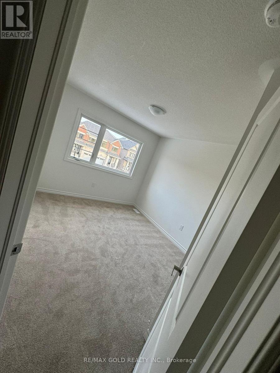 18 Sassafras Road, Springwater, Ontario  L0L 1Y3 - Photo 10 - S12202941