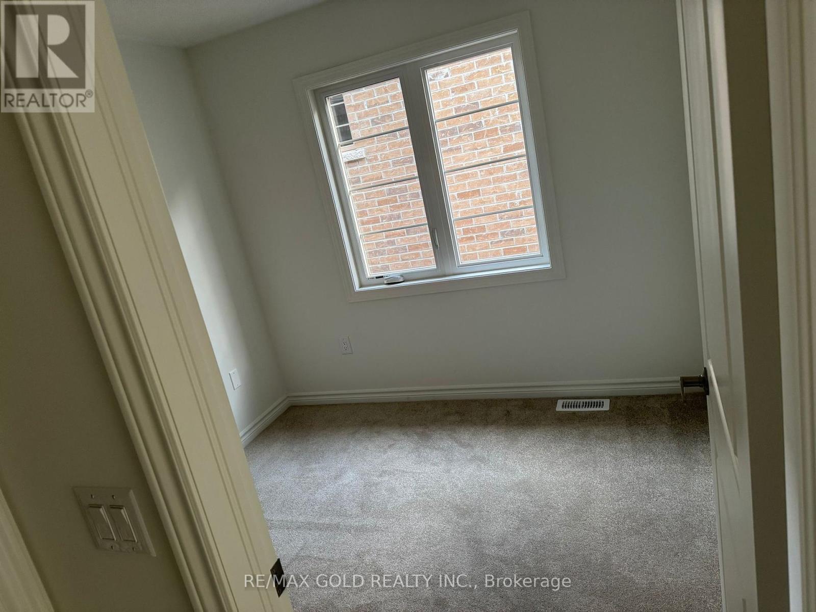 18 Sassafras Road, Springwater, Ontario  L0L 1Y3 - Photo 9 - S12202941