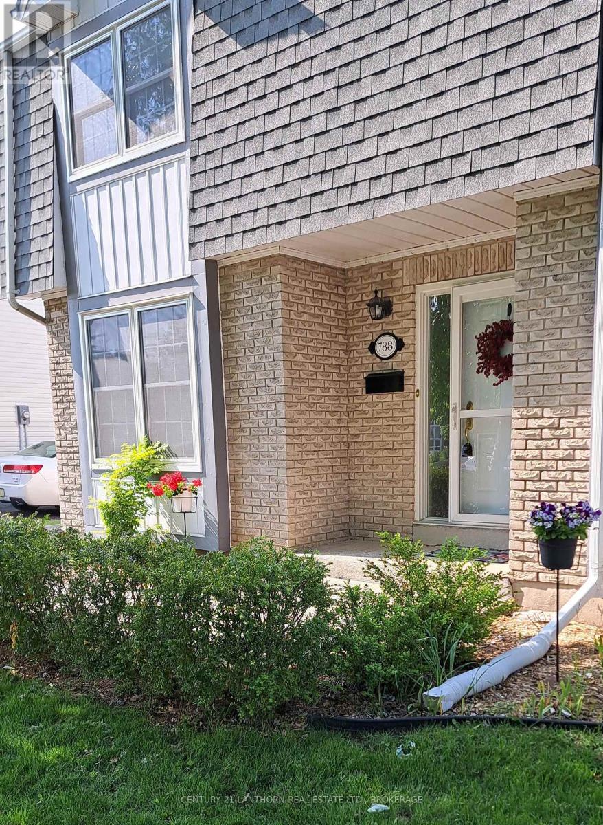 788 Whiteoak Crescent, Kingston, Ontario  K7P 1L6 - Photo 2 - X12202976