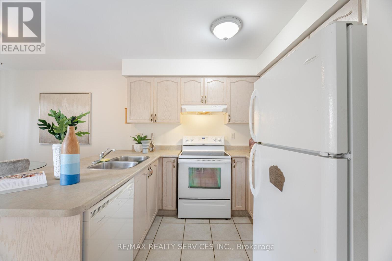 31 Fairway Court, Brampton, Ontario  L6Z 4W4 - Photo 17 - W12202813