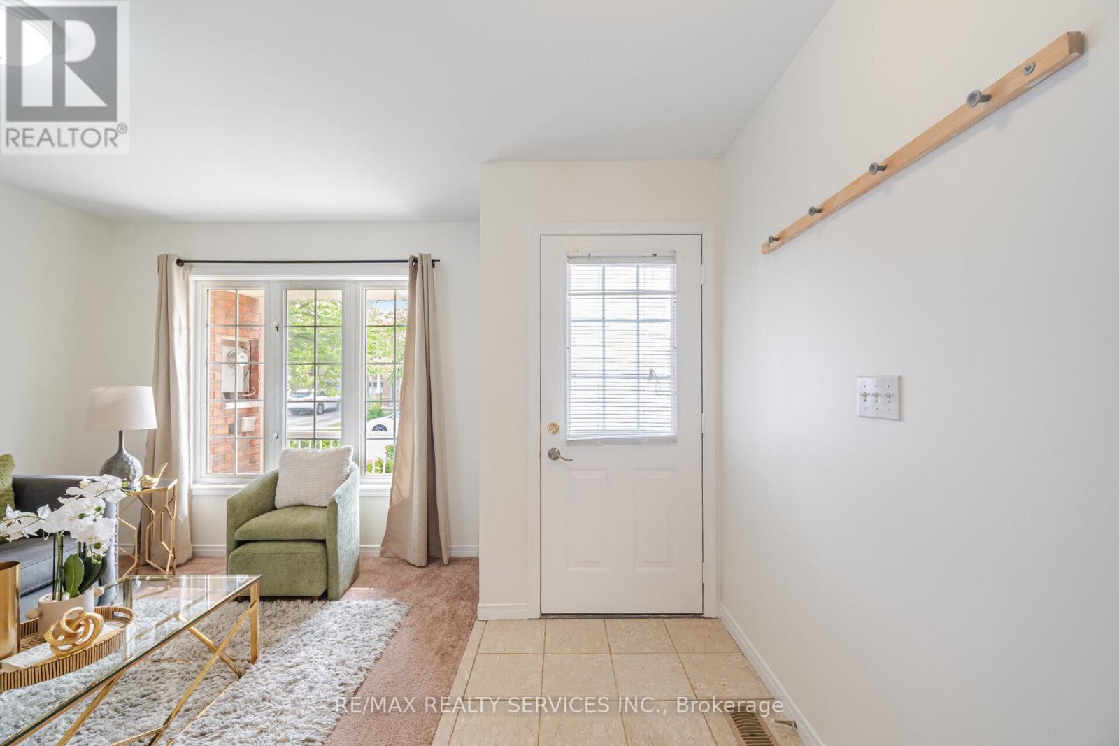 31 Fairway Court, Brampton, Ontario  L6Z 4W4 - Photo 4 - W12202813