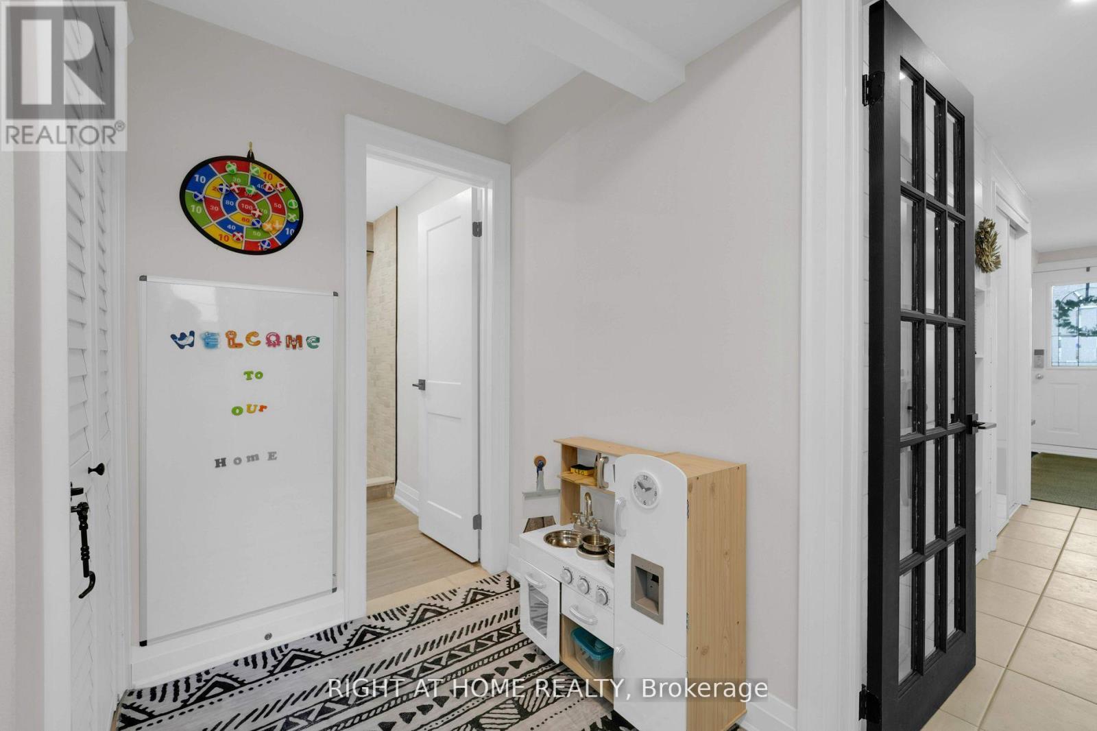 54 Primula Crescent, Toronto, Ontario  M9L 1K2 - Photo 30 - W12202817