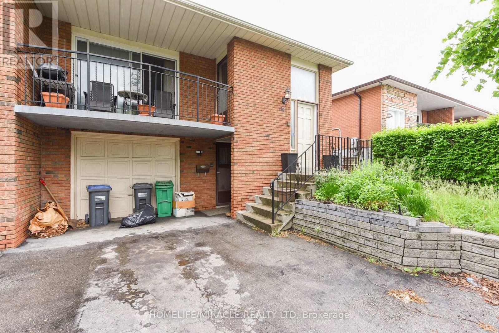 114 Jade Crescent, Brampton, Ontario  L6S 3M8 - Photo 3 - W12202839
