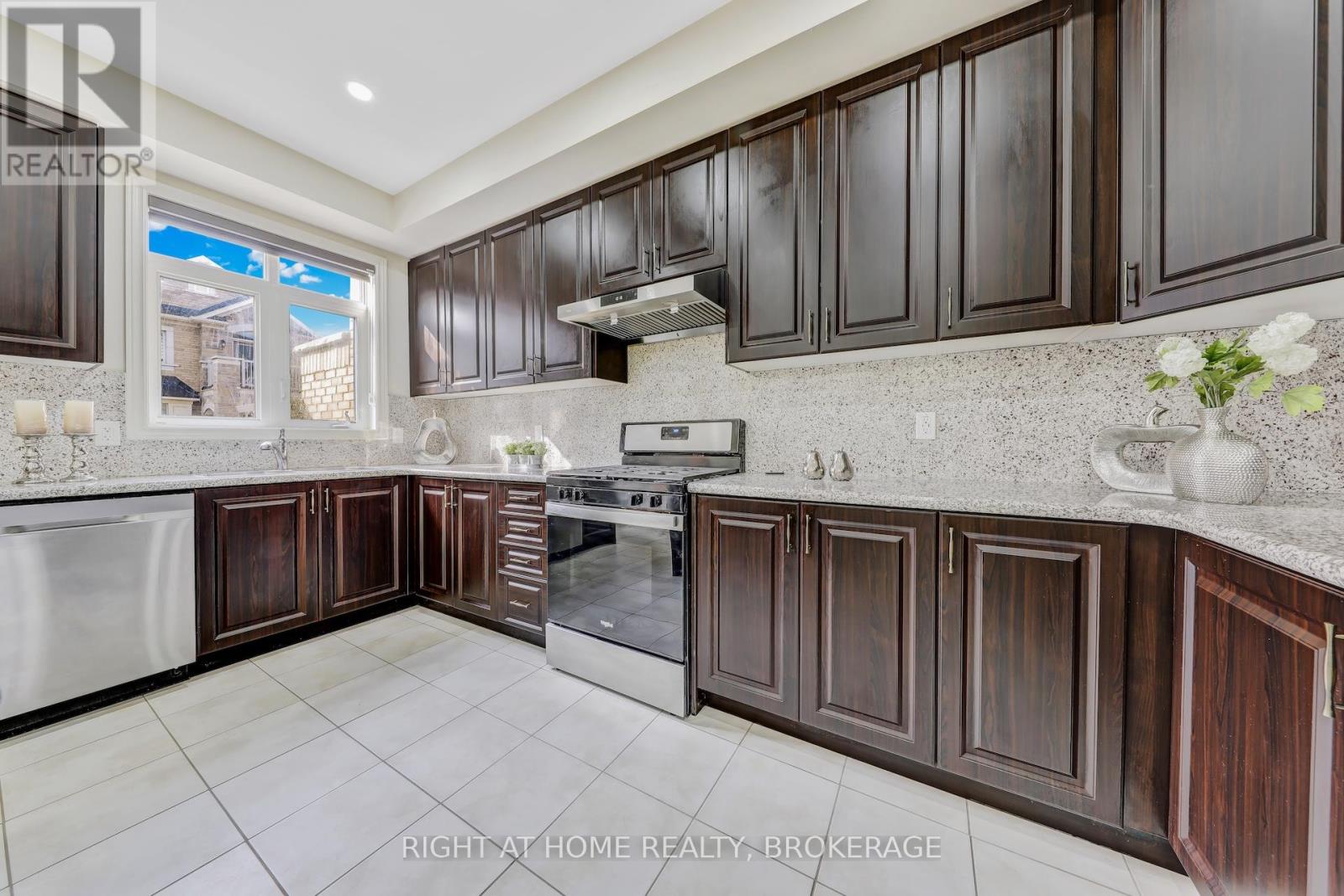 503 Dundas Street E, Oakville, Ontario  L6H 3P5 - Photo 14 - W12202877